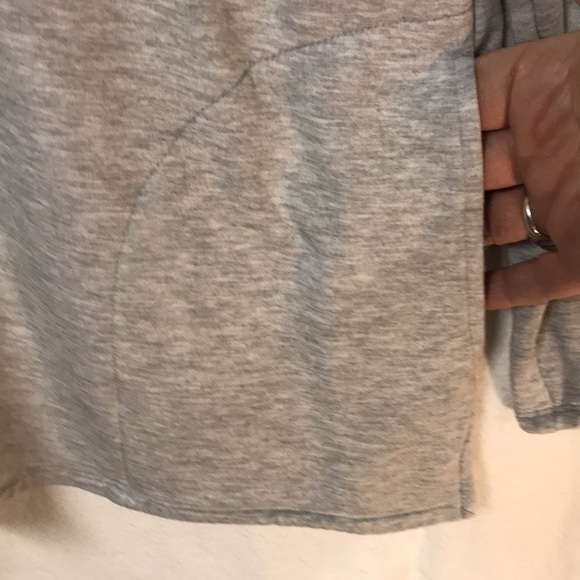 Chico’s Women’s Sweatshirt Top Gray Size M Buttons at neck Hand Warmer Pockets - Picture 5 of 10